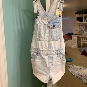 Light wash Overalls!!